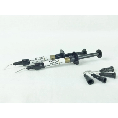 Материал композитный светоотверждаемый жидкотекучий EsFlow (2 шприца по 2 г)